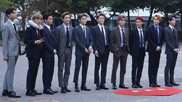 NCT 127 Gelar THE REDLINE di Indonesia Arena, Taeyong Viral Jalan Kaki ke Warung Kerek Jakarta